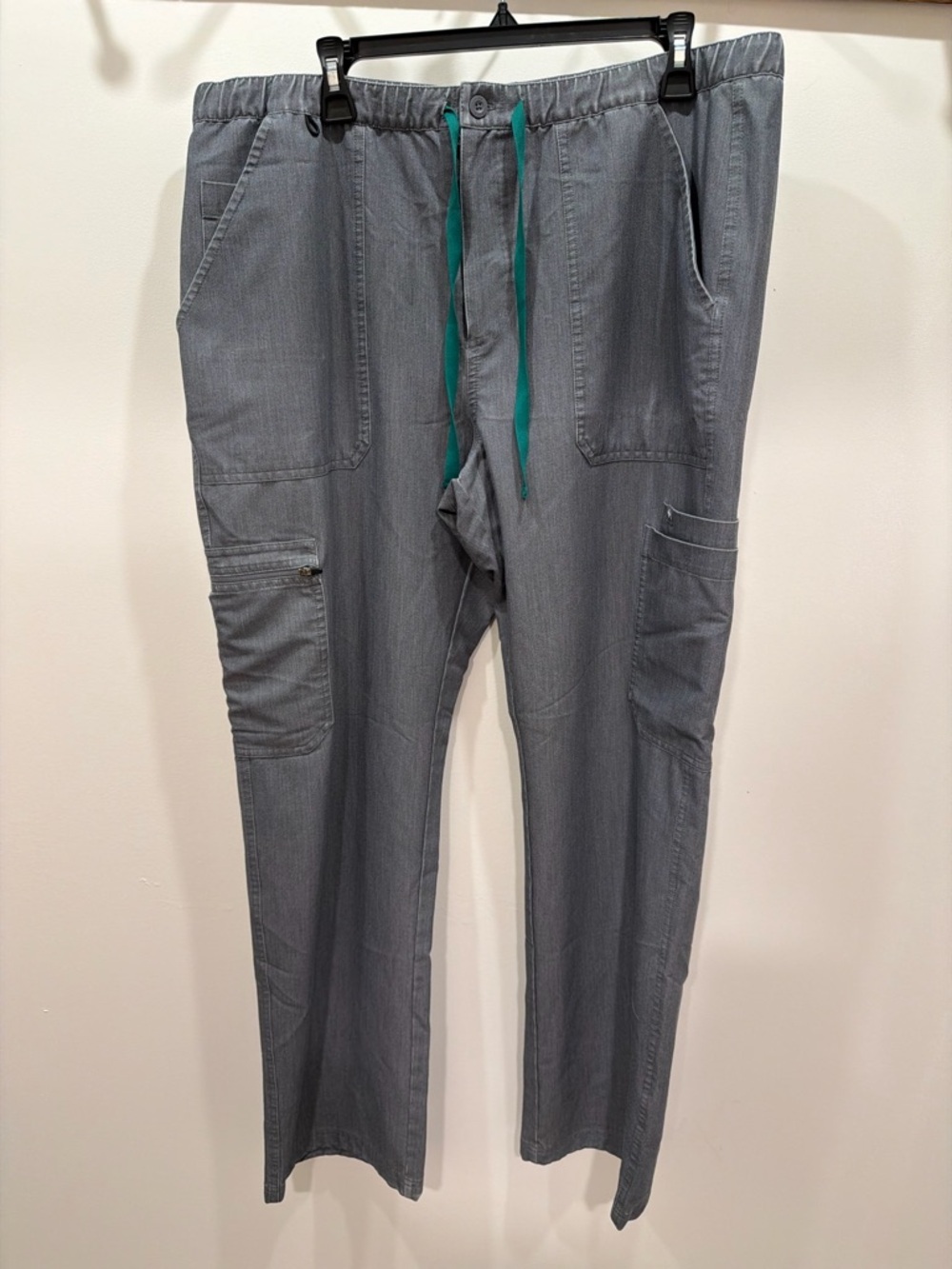 FIGS Men’s Cairo Cargo Scrub Pants - Picture 2 of 5